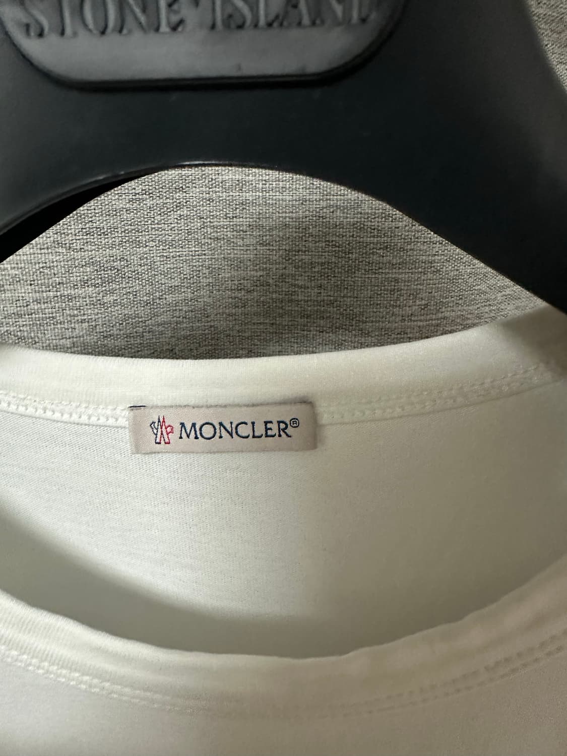 몽클레어 빅로고 프린팅 와펜 반팔 화이트 (XL) 상품이미지2