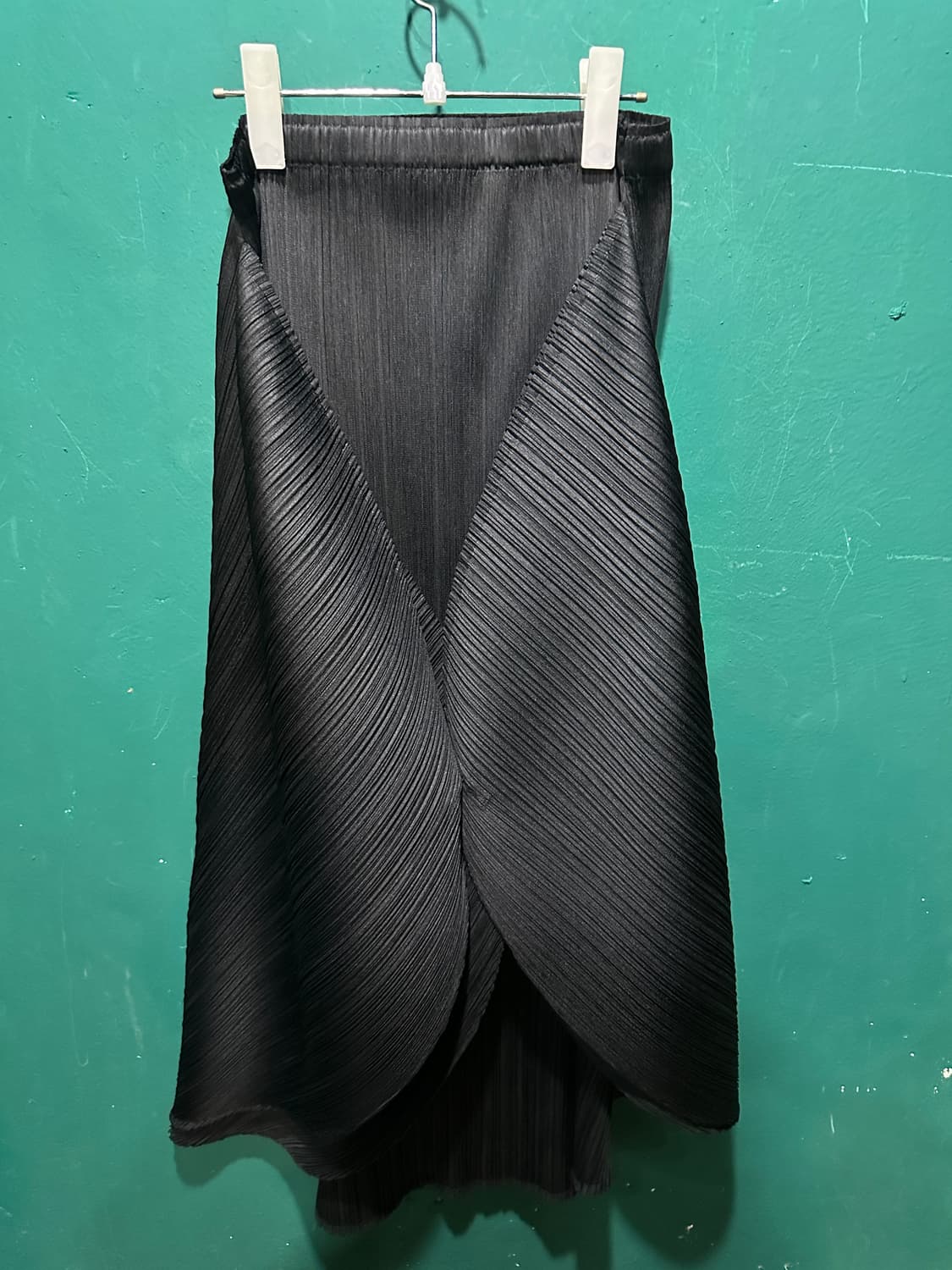 플리츠 플리즈 포인트 롱스커트 상품이미지1