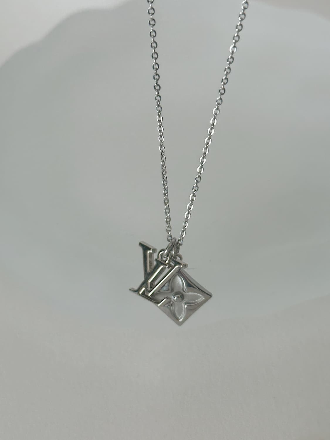 루이비통 클로버 펜던트 업사이클링 목걸이 상품이미지2