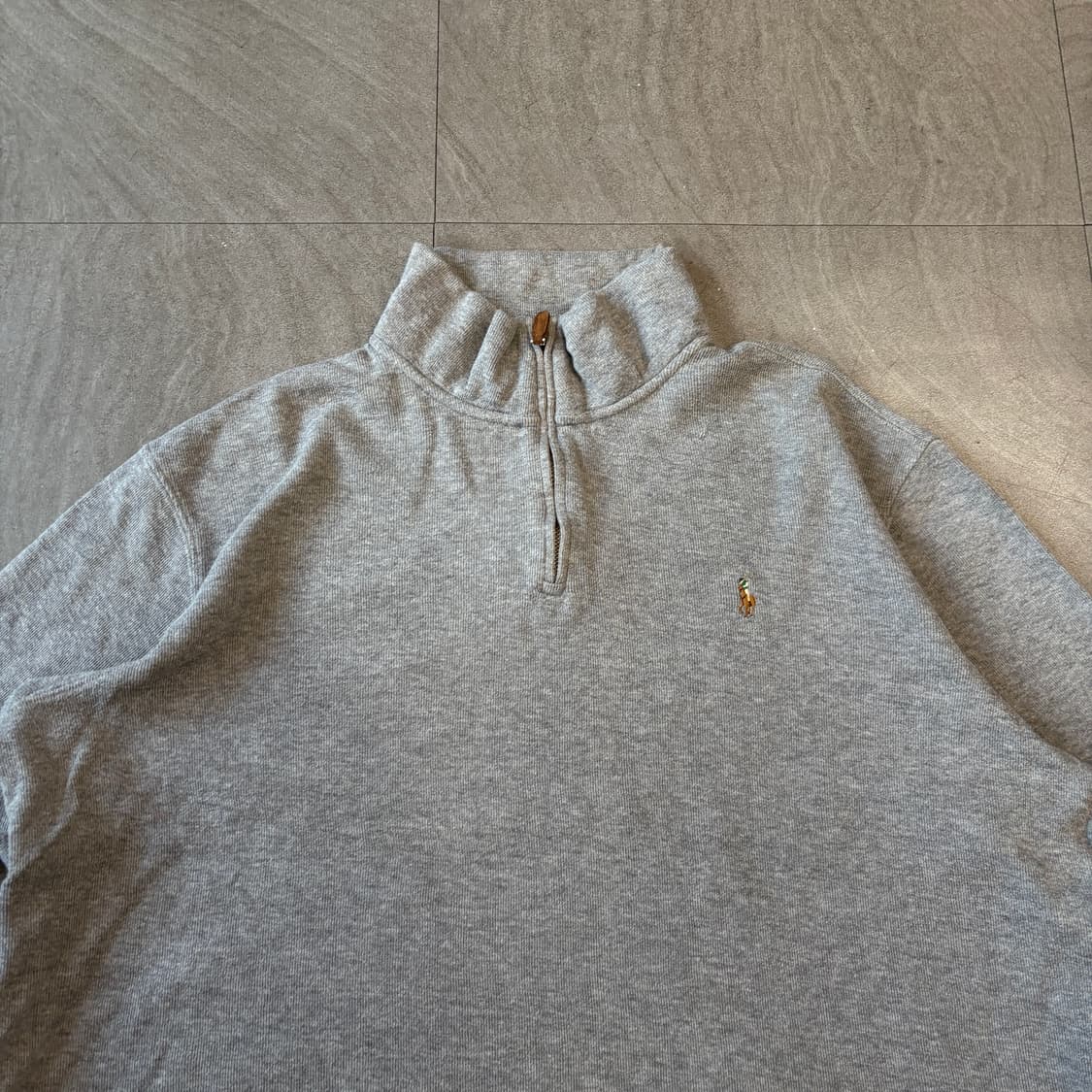 폴로 국내 매장 정품 그레이 이스테이트립 반집업 니트 상품이미지3