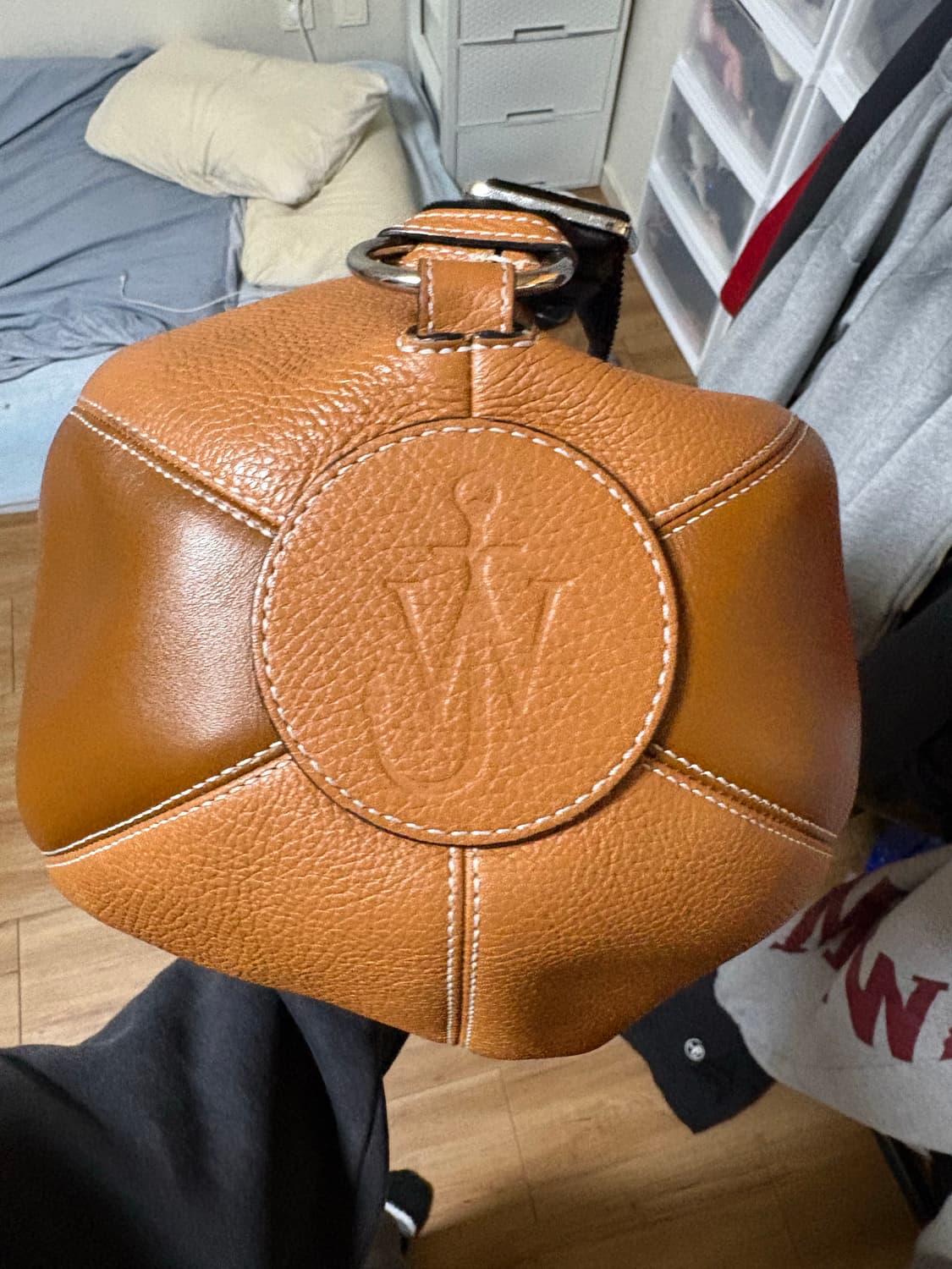 Jw Anderson 펀칭백 라지  상품이미지3
