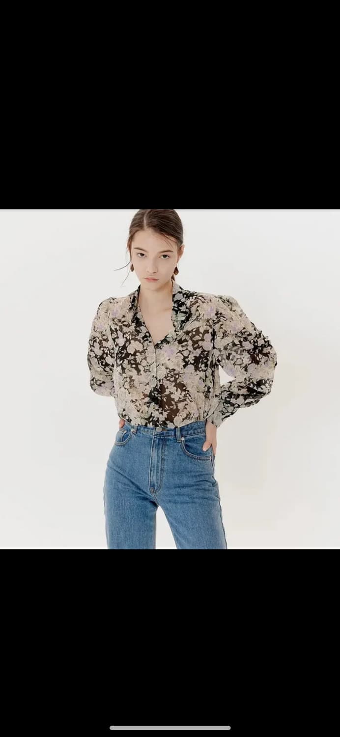 오엘 ouel 플라워 퍼프 셔링 블라우스 블랙 - 플로랄 상품이미지1