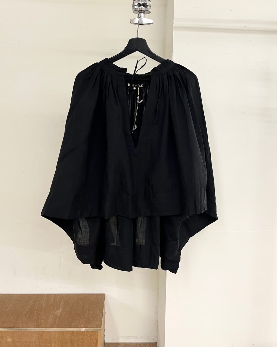 하버색 블랙 린넨 탑 상품이미지1