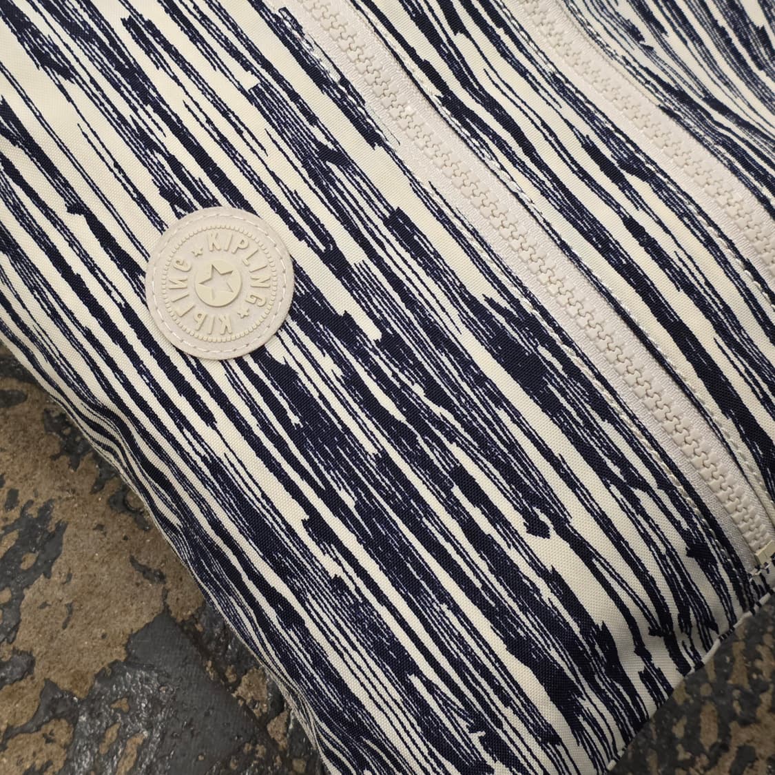 키플링 스트라이프 크로스백 상품이미지5