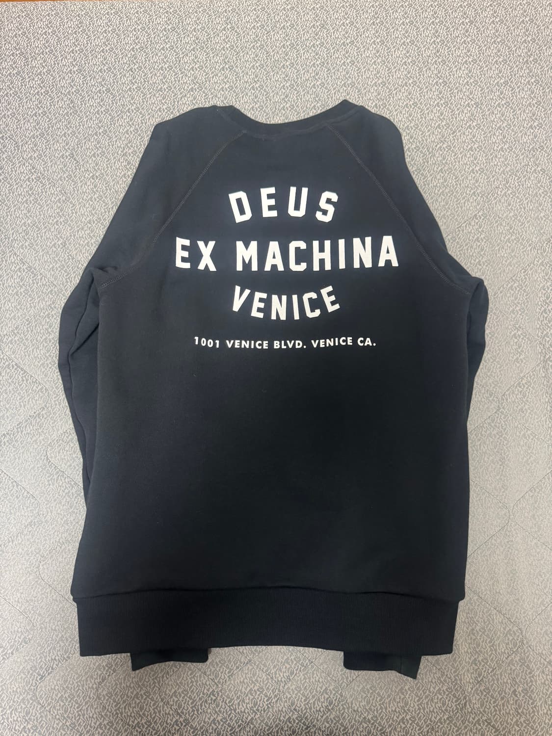 데우스 블랙 맨투맨 티셔츠 상품이미지2