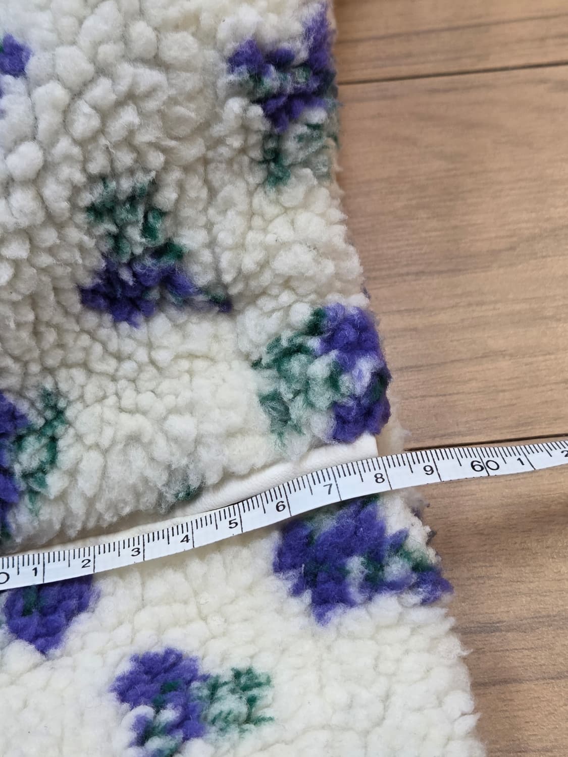 플라스틱 아일랜드 플리스 자켓입니다. 뽀글이 원단에 귀여운 꽃무늬가 포인 상품이미지5