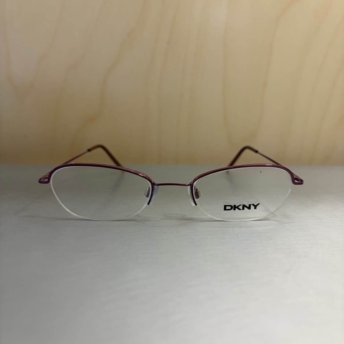 DKNY 48019 135 와인 메탈 하프림 반무테 안경 상품이미지1