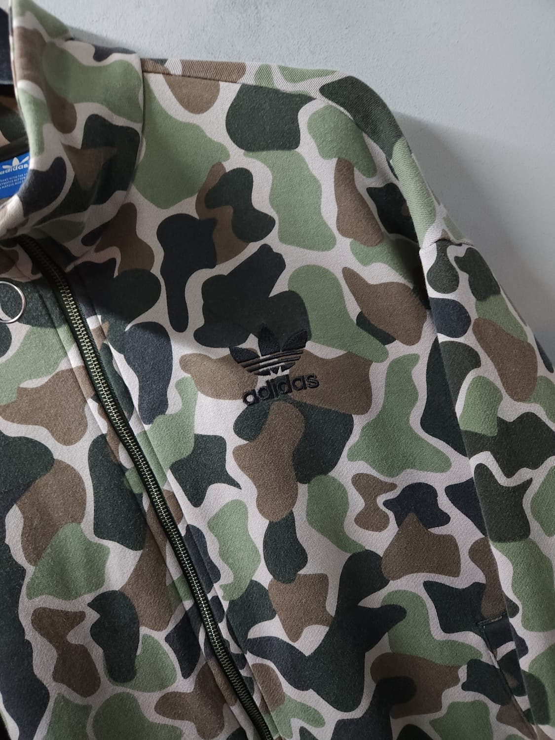 아디다스 베이프맛 루즈핏 여성 카모 집업 상품이미지5