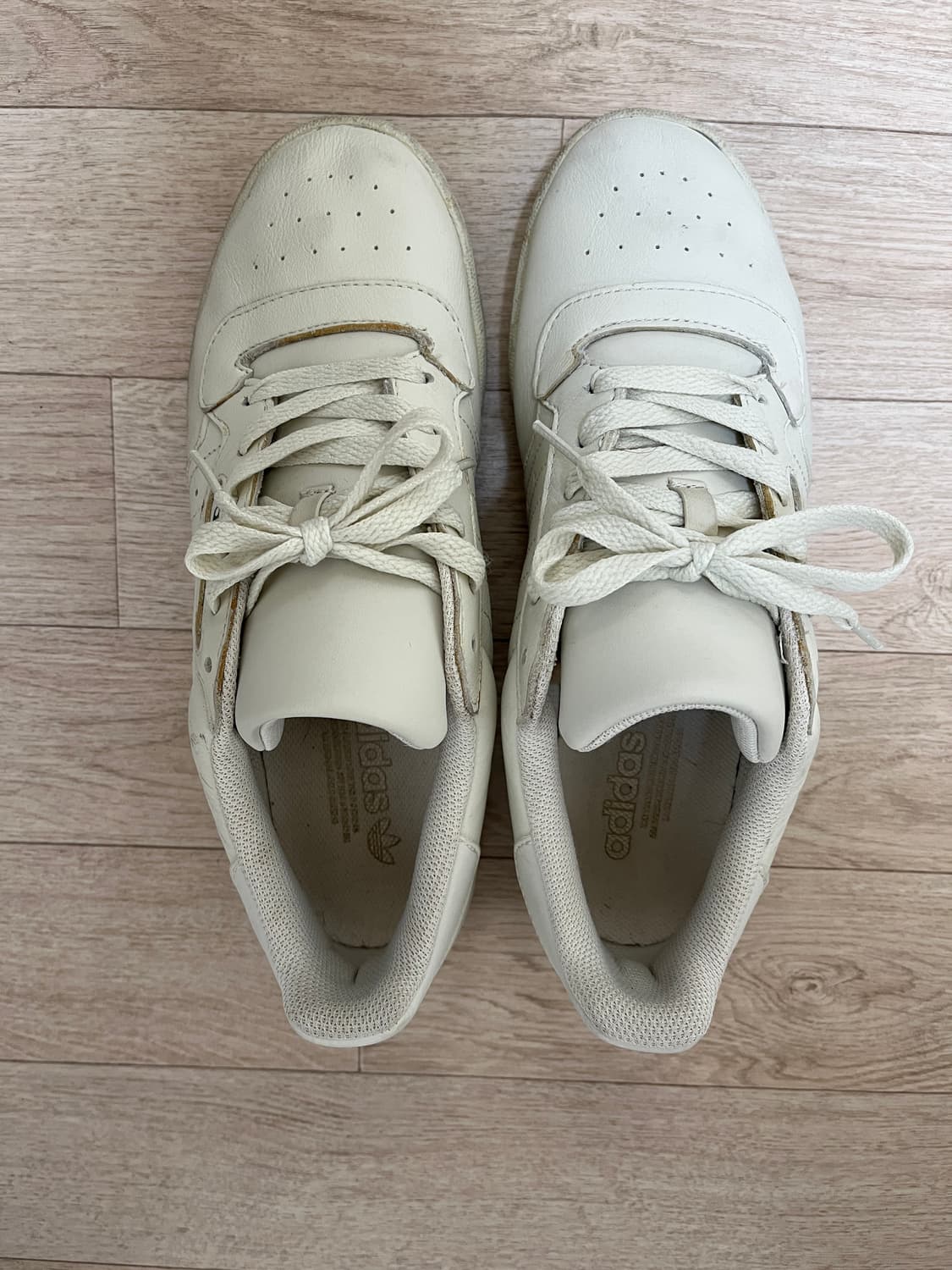 아디다스 칼라바사스 스니커즈 상품이미지1