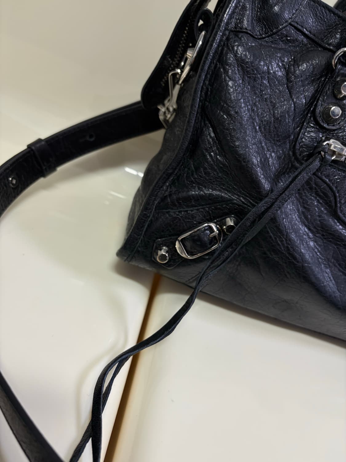 [A 정품] 발렌시아가 시티 모터백 스몰 블랙 상품이미지7