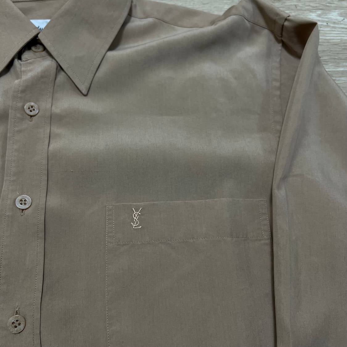 입생로랑 포켓 자수 로고 긴팔 셔츠 [베이지] M/95 상품이미지4