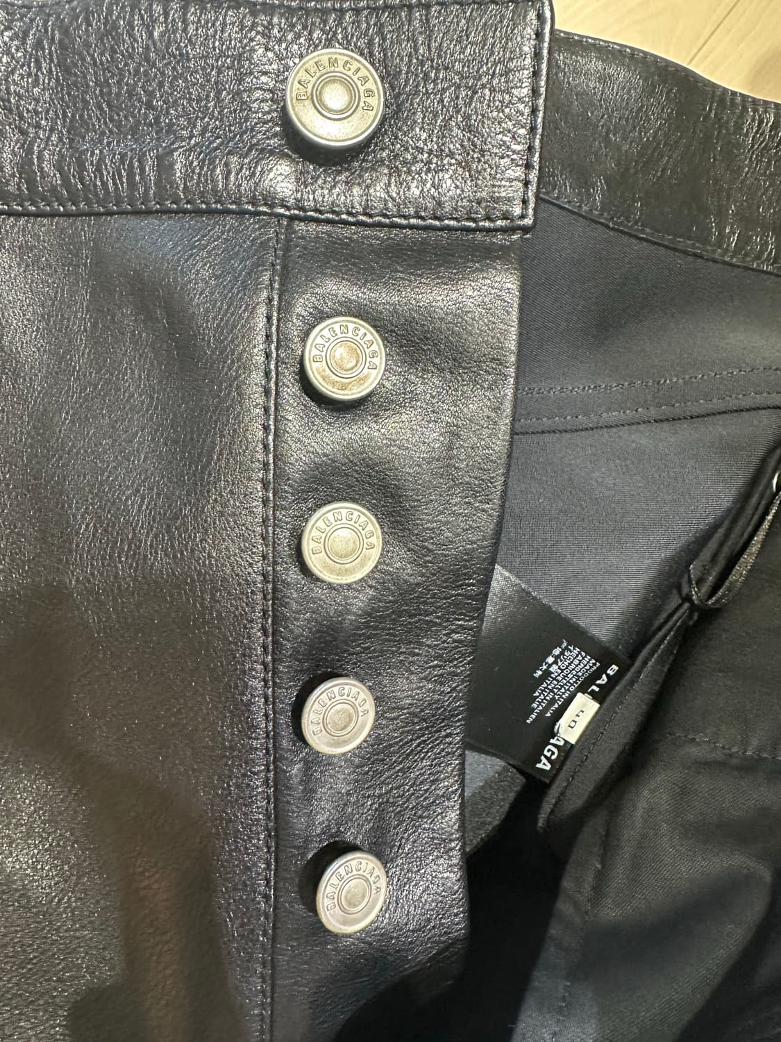 발렌시아가 레더 버뮤다팬츠 상품이미지5