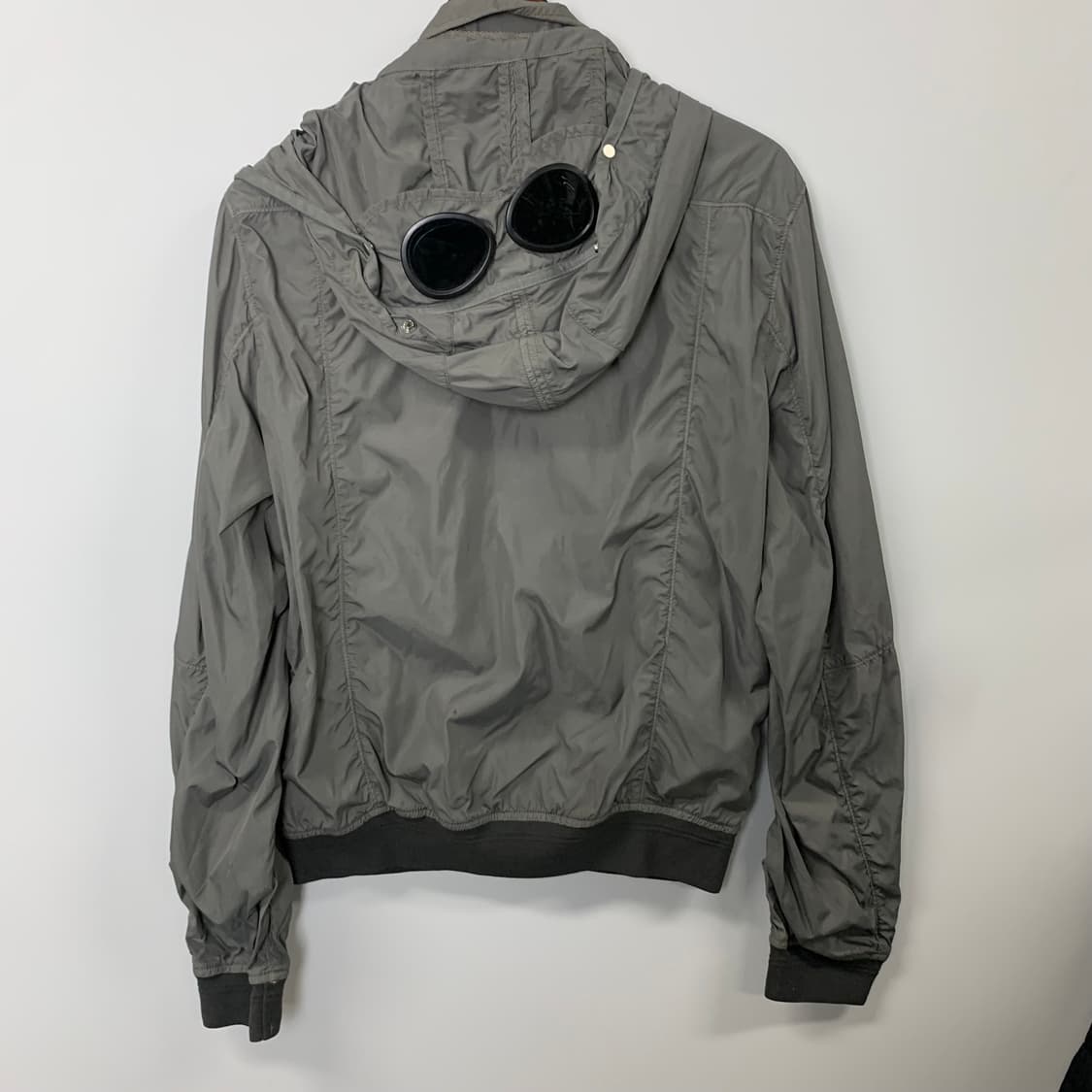 Cp컴퍼니 고글 카키 바람막이 자켓  상품이미지4