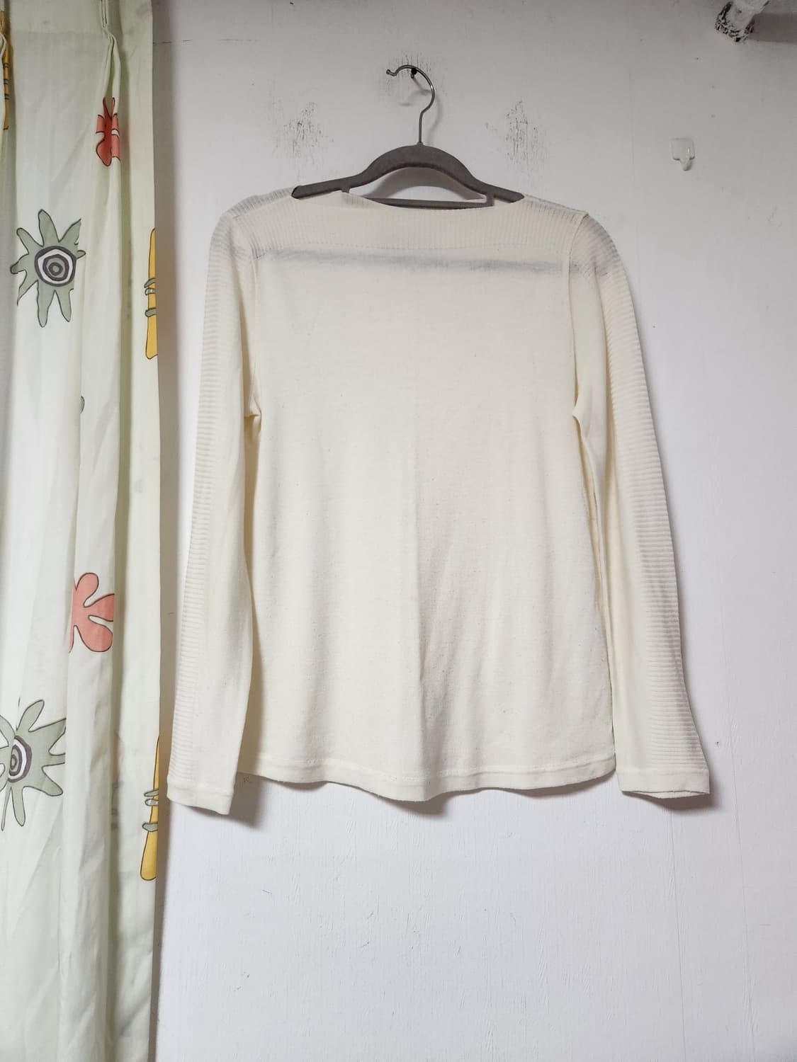 울100 얇은 아이보리 긴팔 니트 F(S) 상품이미지1