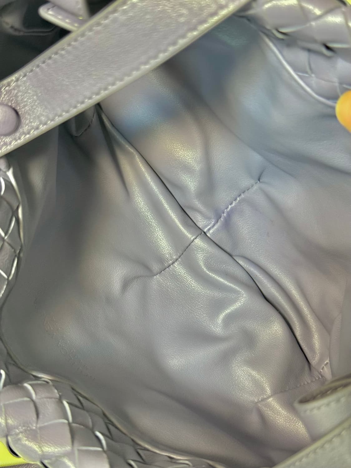 보테가베네타 벌브백 스몰 라일락 컬러 상품이미지7