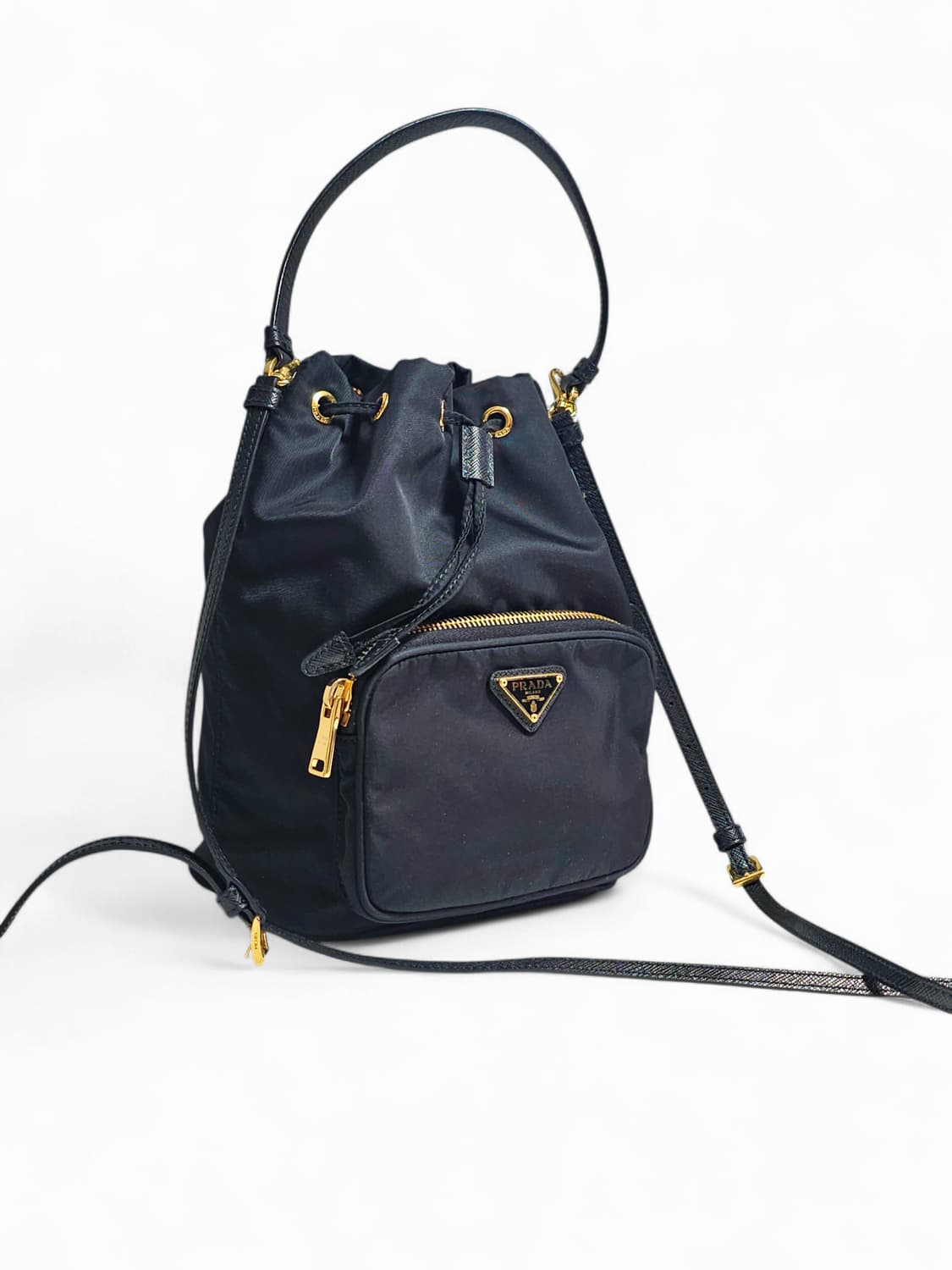 프라다 삼각로고 리나일론 버킷백 블랙 상품이미지1