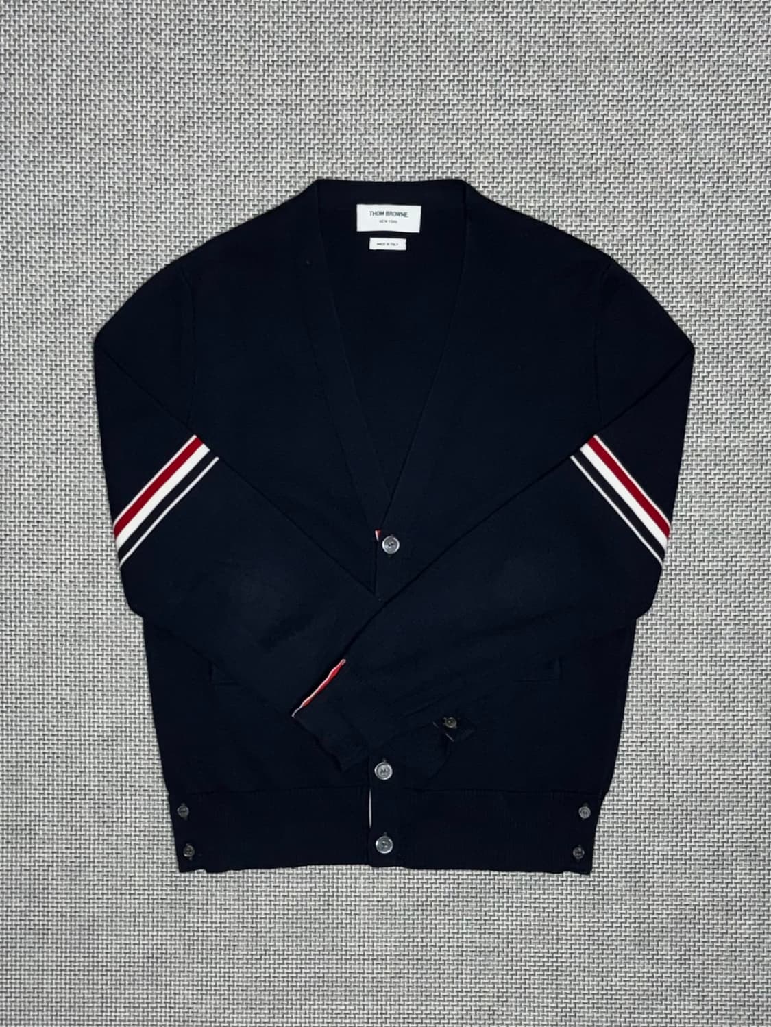 톰브라운 암밴드 밀라노스티치 가디건 상품이미지1