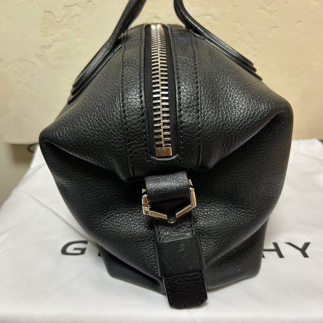 지방시 나이팅게일 스몰 토트백+스트랩 상품이미지5