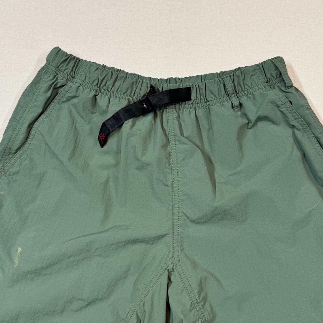 M) 그라미치 카키색 나일론 밴딩 반바지 상품이미지2