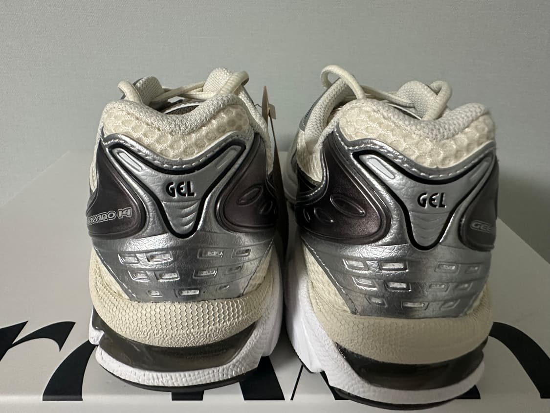 아식스 젤 카야노 14 크림 블랙 250 사이즈 판매합니다. 상품이미지5