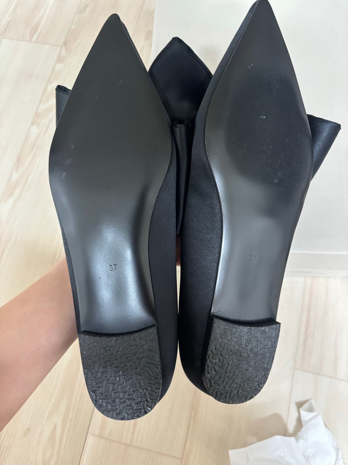 김해김 먼로우 블랙 37 사이즈 (웨딩촬영30분 착용) 상품이미지6