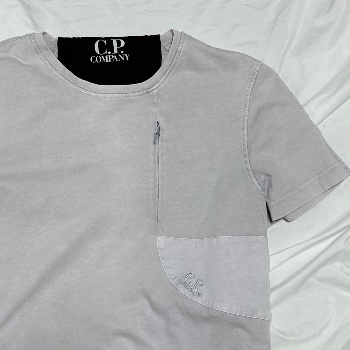 CP COMPANY 라이트 그레이 티셔츠 상품이미지1