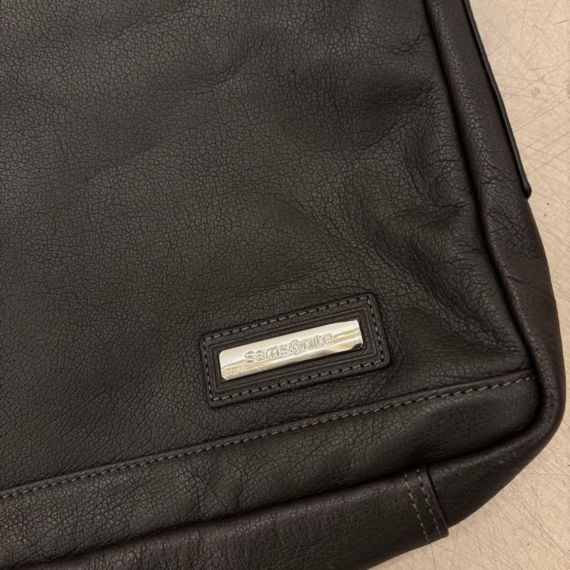 샘소나이트 레더 브라운 크로스백 상품이미지2