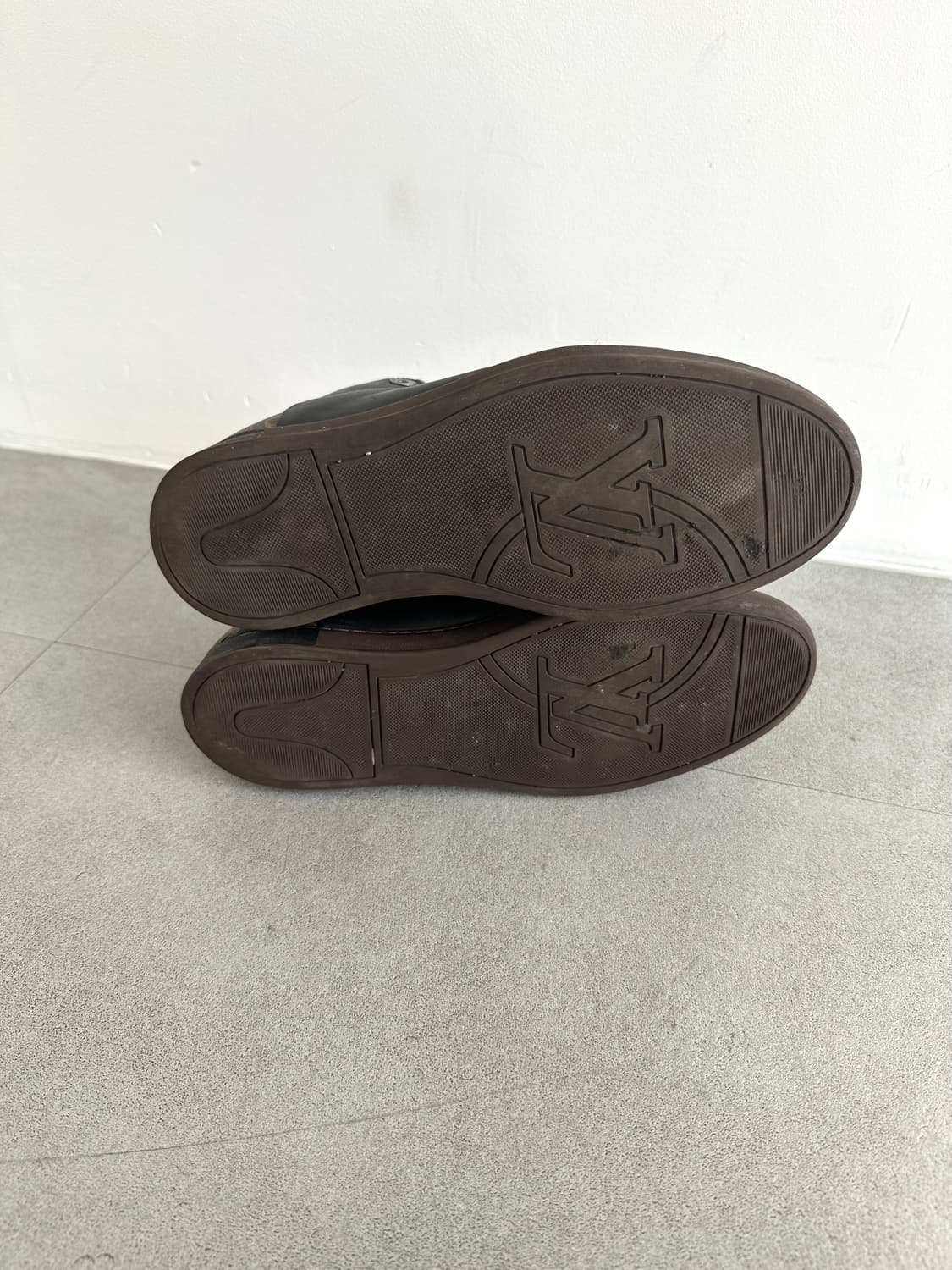 루이비통 모노그램 하이탑 집업 스니커즈 블랙 상품이미지8