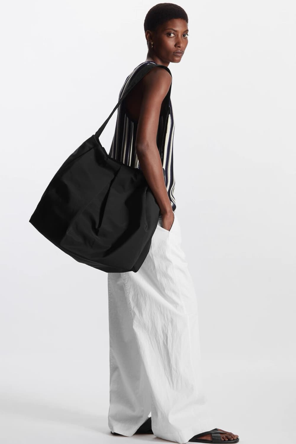 COS oversized drape bag black 상품이미지1