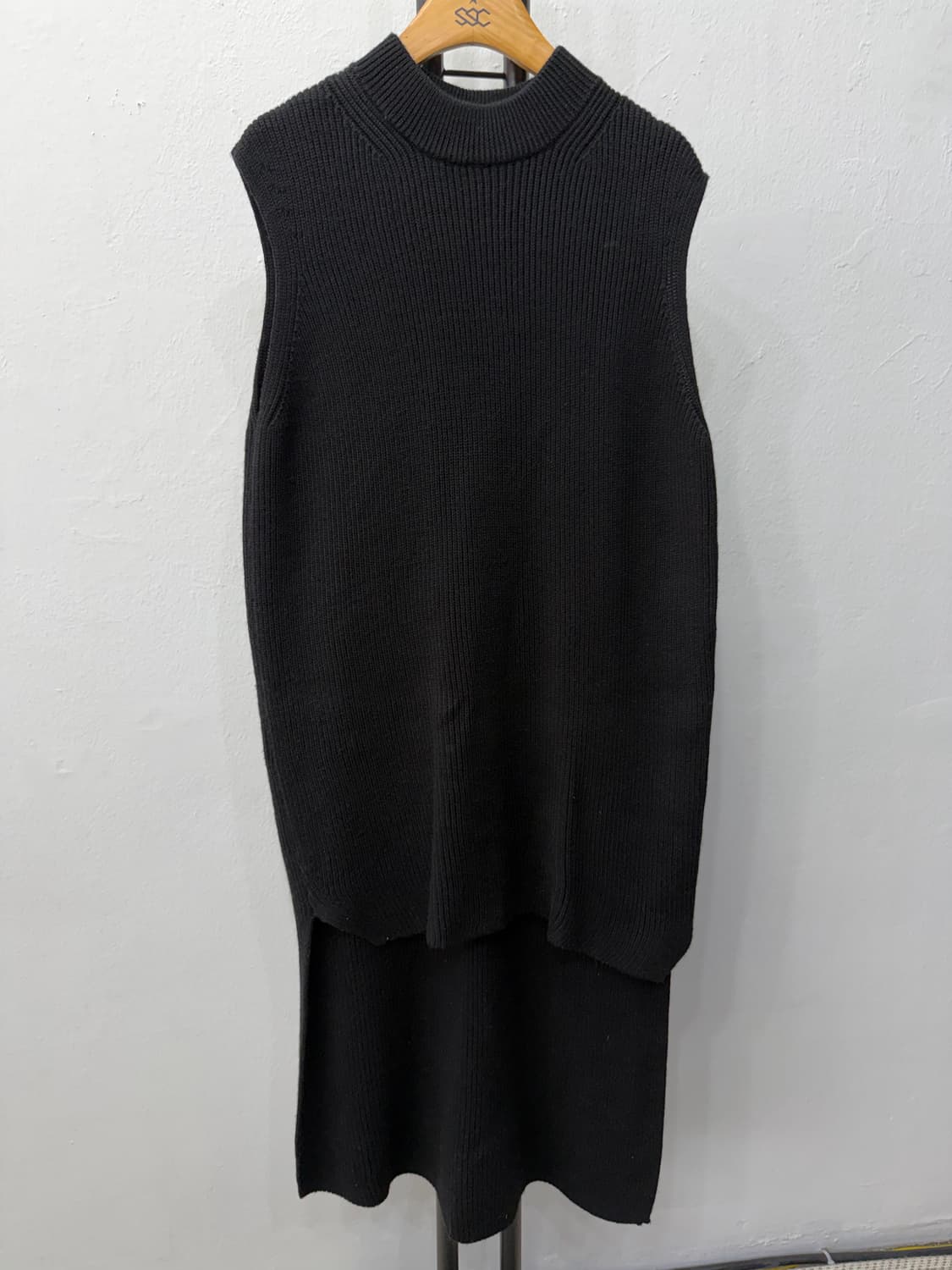 정품) COS 코스 블랙 언발 니트 원피스 L  상품이미지1