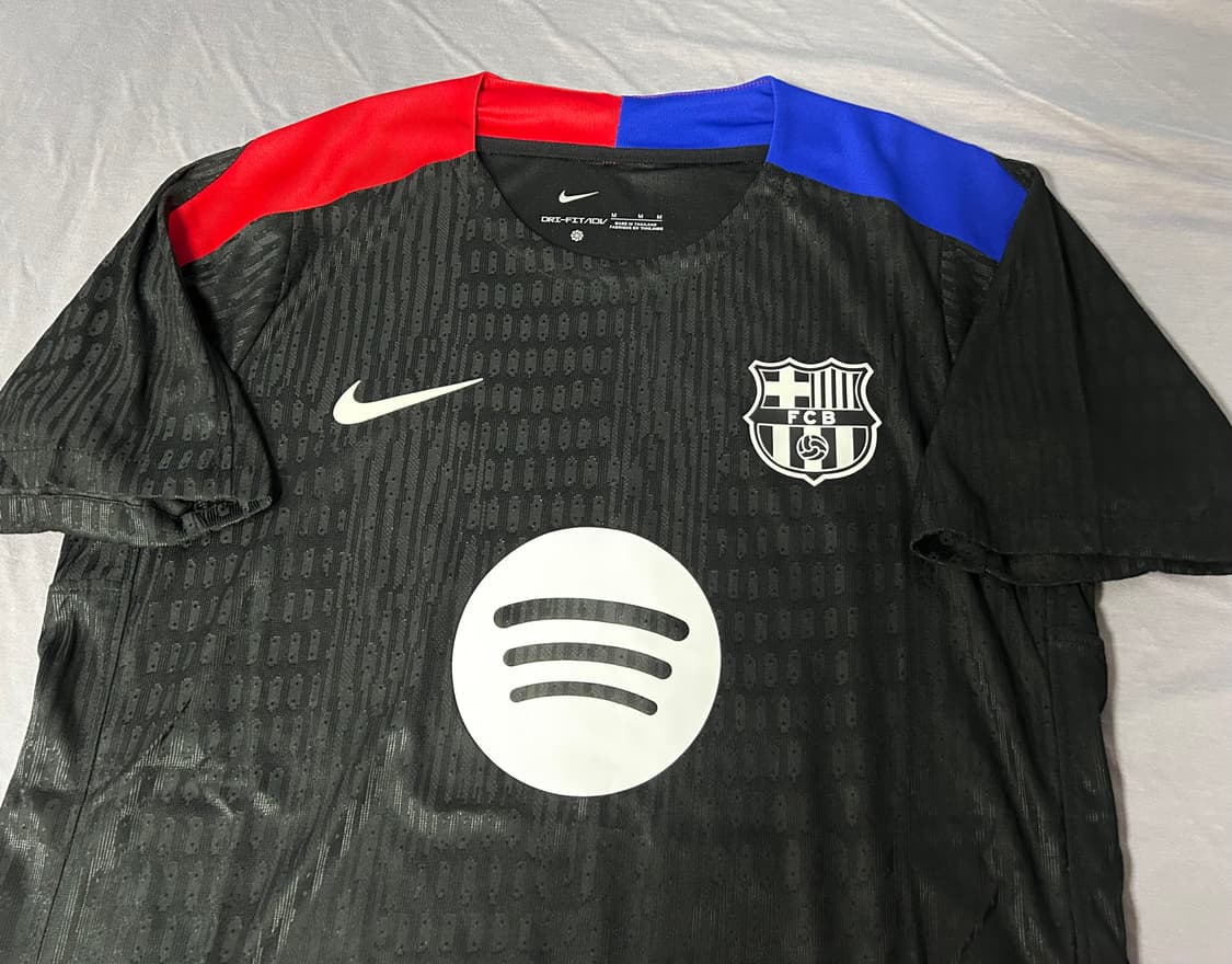 24/25 바르셀로나 어웨이 트레이닝 어센틱 유니폼 상품이미지3