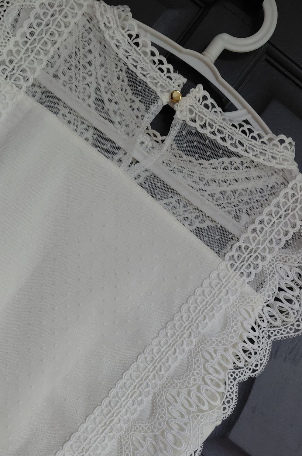 [L] Lutique 아일렛 자수 레이스 시스루 블라우스 (화이트) 상품이미지8