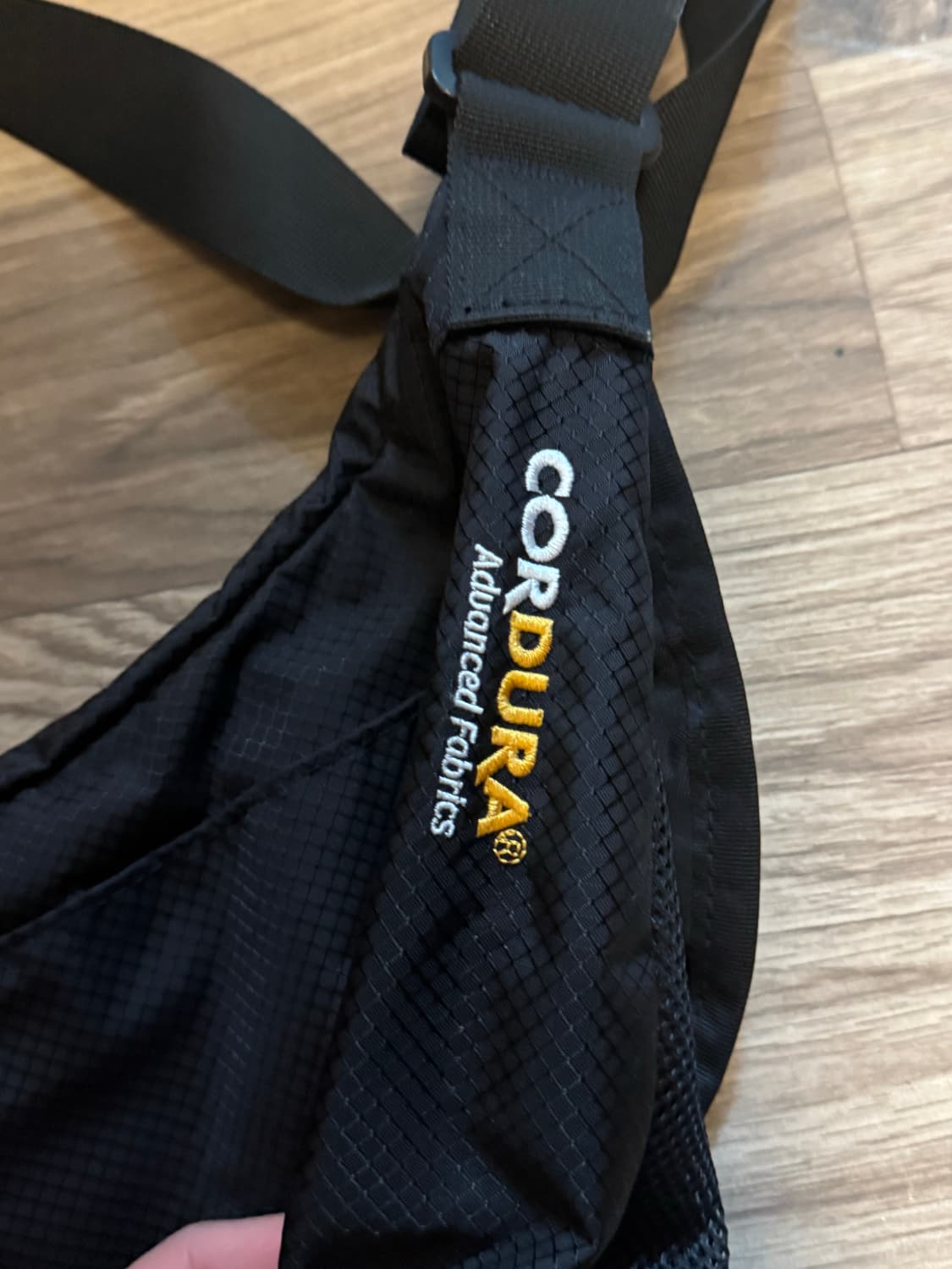 슈프림 스몰 메신저백 블랙 - 22SS 상품이미지3