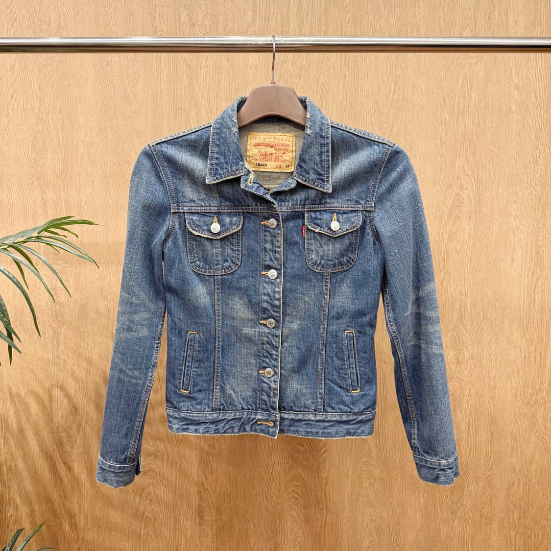 리바이스 데님 자켓 인디고 워싱 버튼업 투포켓 디테일 크롭 진청 상품이미지1