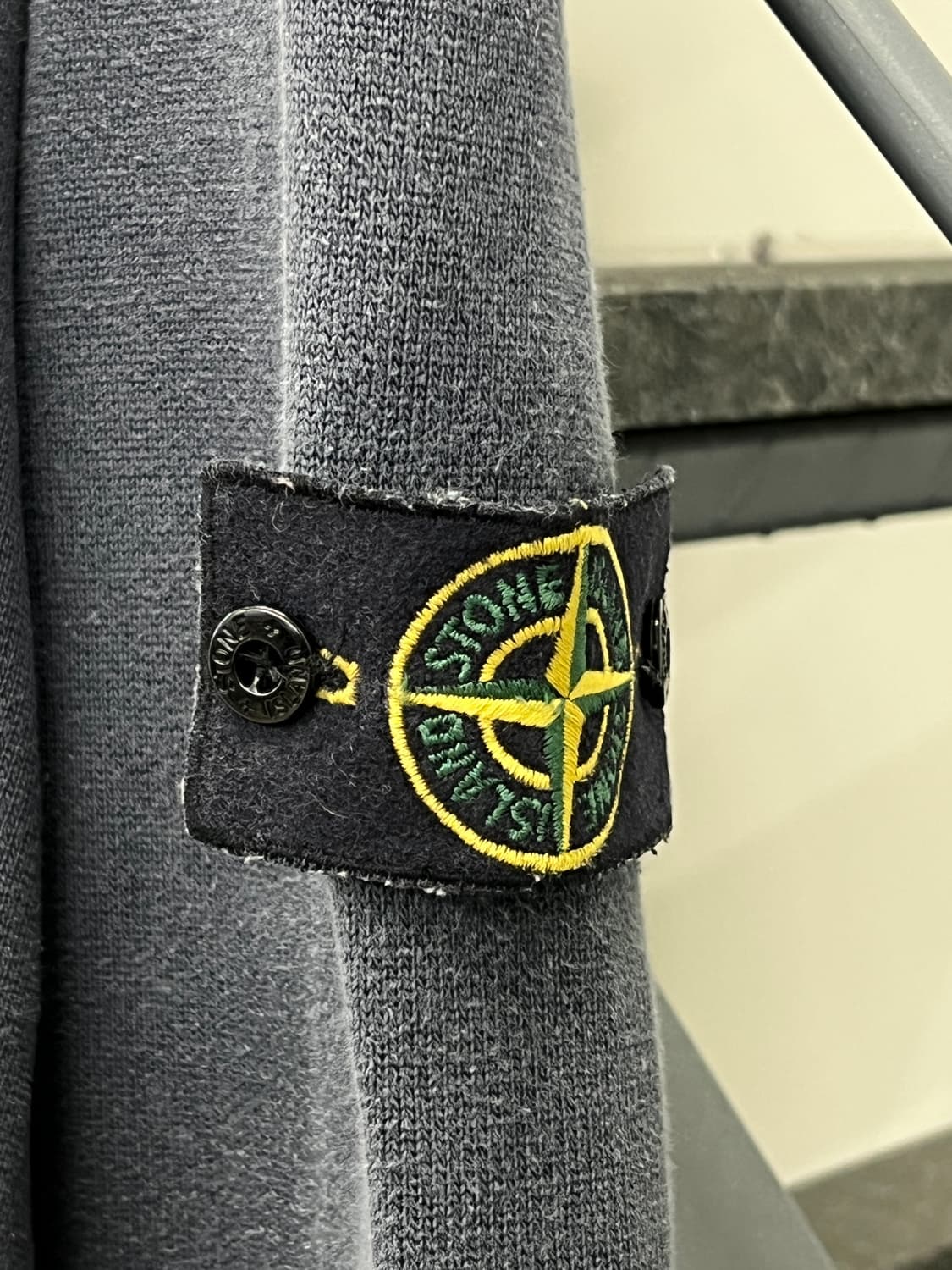 스톤아일랜드 00s 와펜 차콜 롱슬리브 상품이미지5