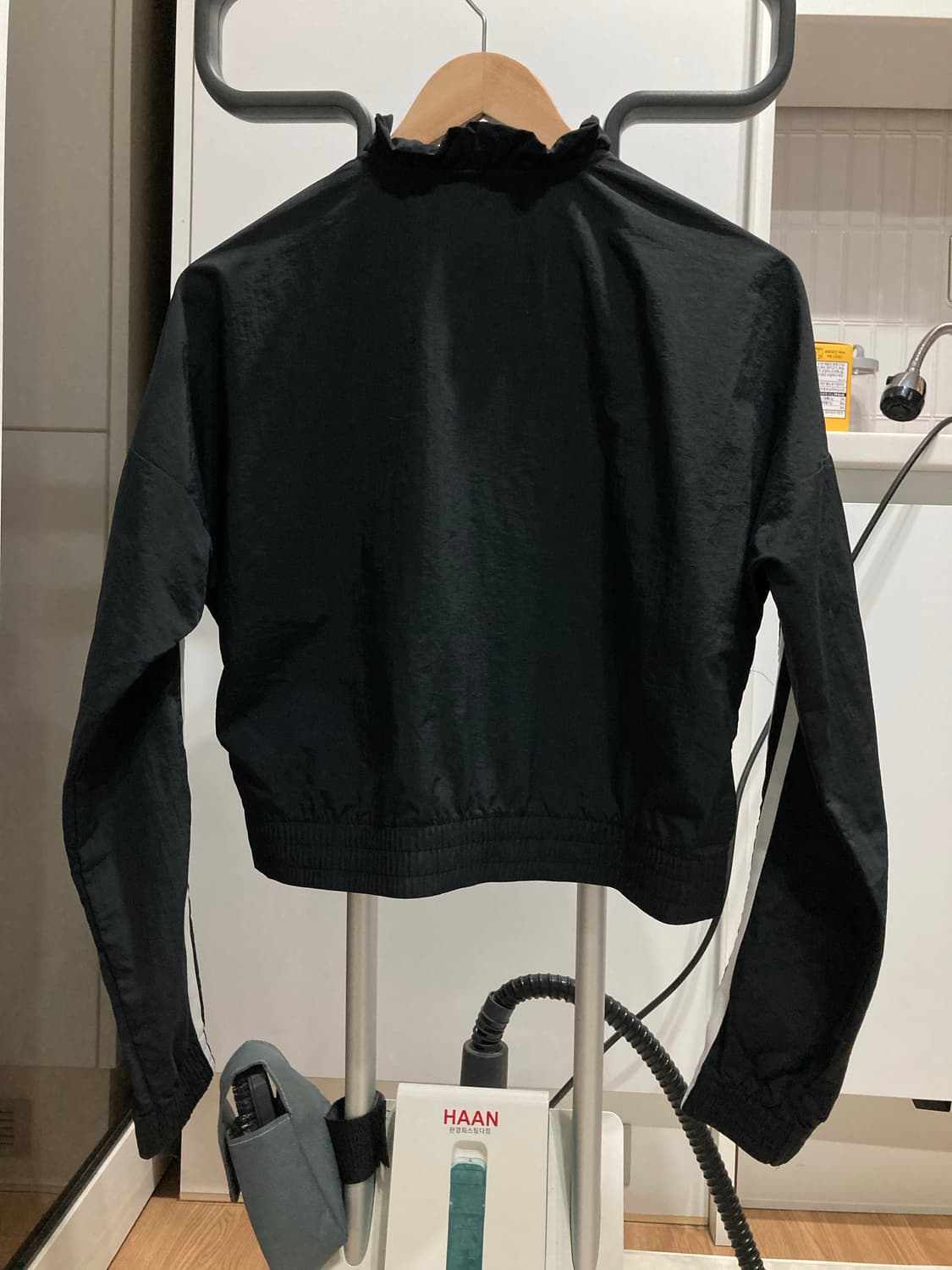 아디다스 크롭 프릴 바람막이 상품이미지2