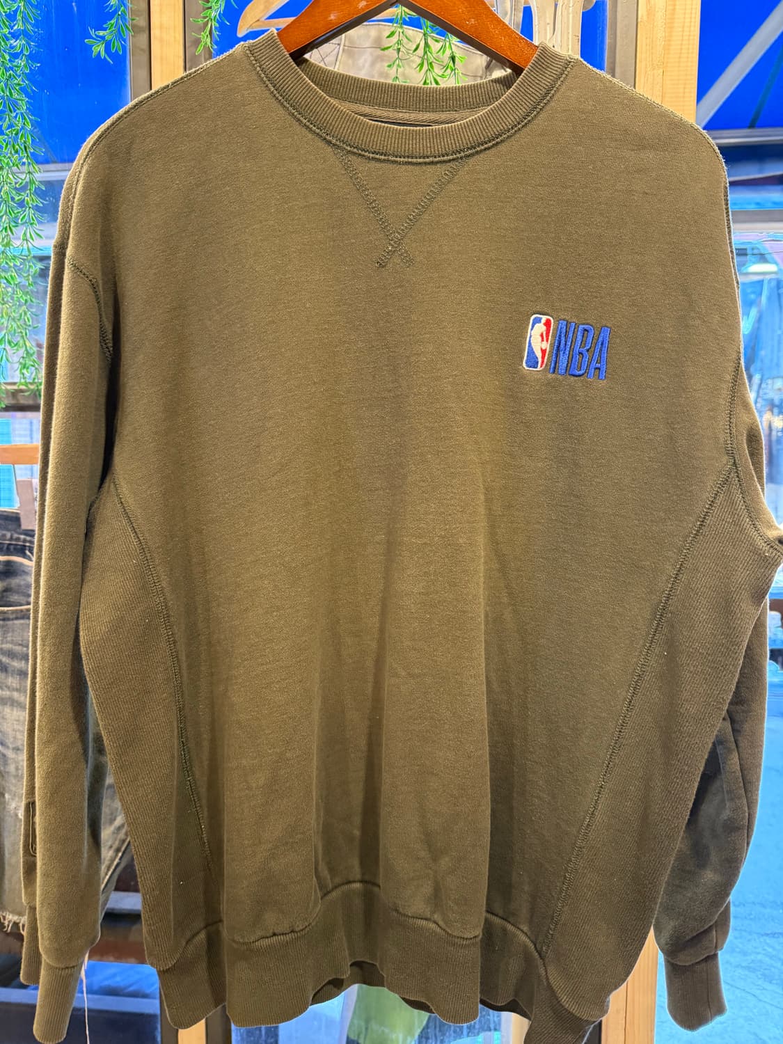 NBA 카키 맨투맨 상품이미지1