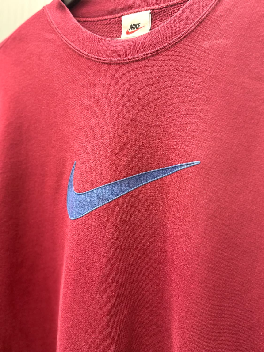 Nike 나이키 버건디 컬러 센터 스우시 크루넥 맨투맨 상품이미지3