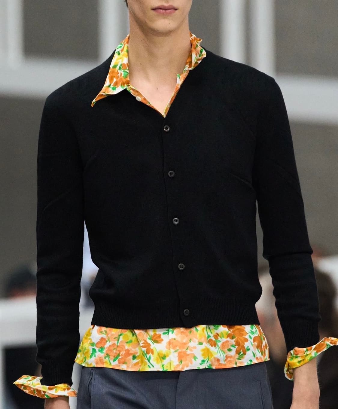 프라다 25ss 컷아웃 울 니트 가디건 상품이미지1