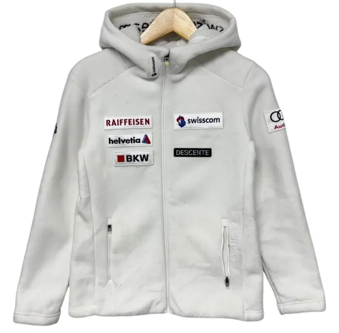 데상트 화이트 스위스스키 후드집업 상품이미지1