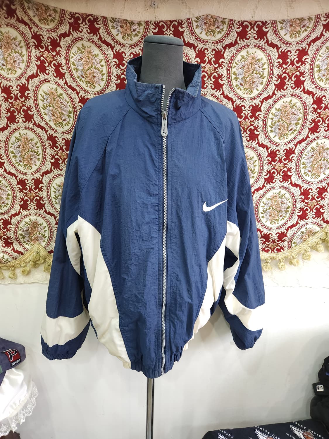 나이키 90s 빅스우시 오버핏 바람막이 자켓

 상품이미지1