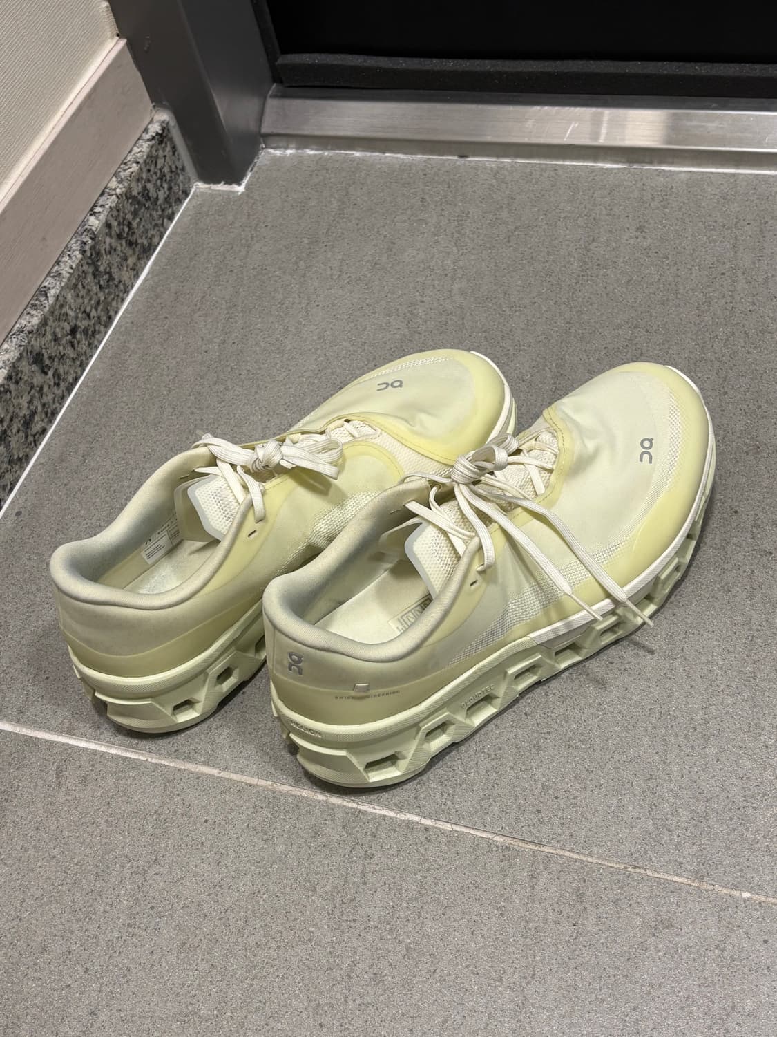 온러닝 파프 클라우드몬스터 2 시들링 화이트 상품이미지1