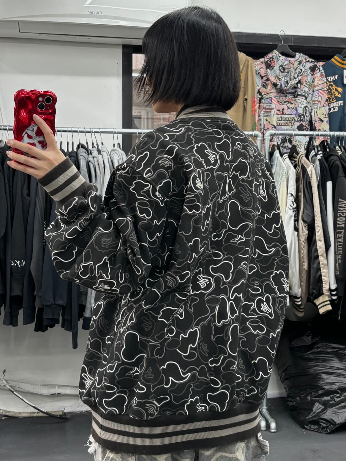 베이프 네온카모 바시티 자켓 상품이미지5