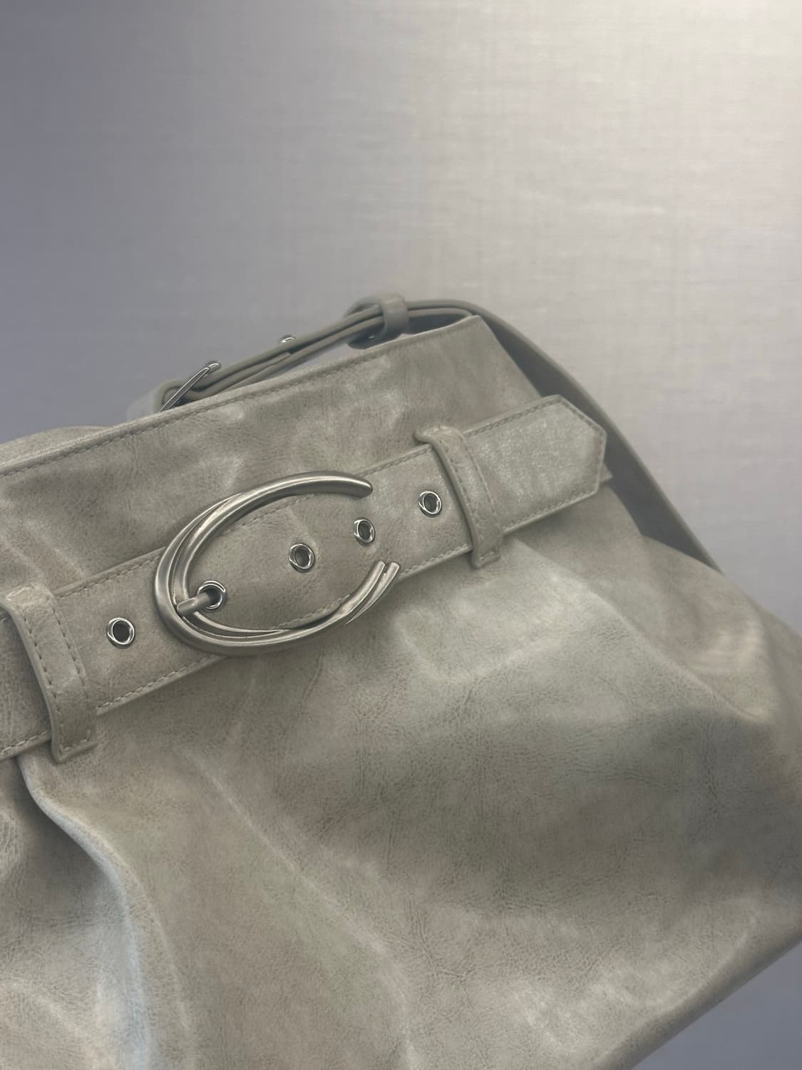 큐리티 c-belted hobo bag ivory 상품이미지4