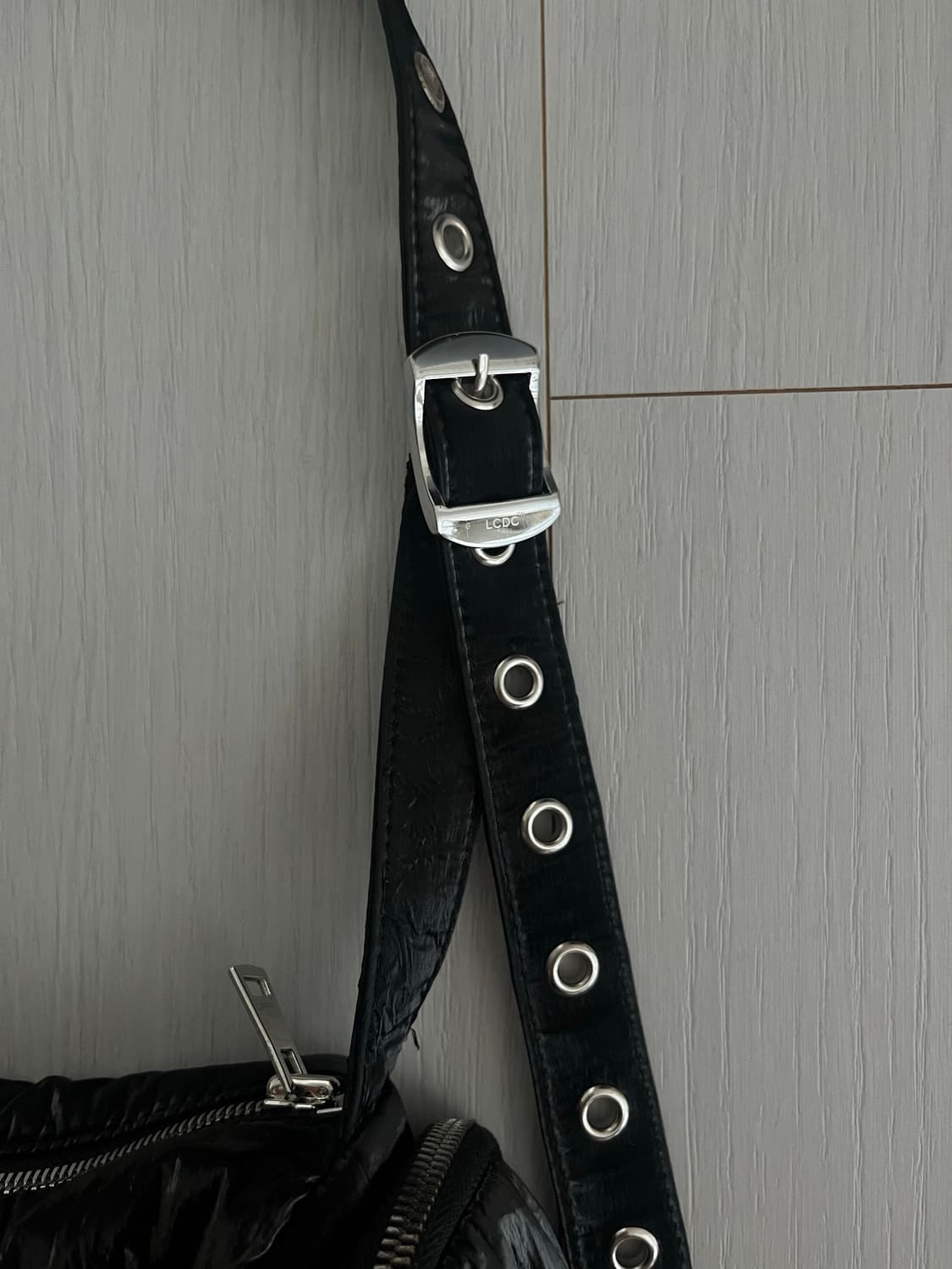 LCDC TM EYELET BELT-STRAP BAG black 상품이미지4
