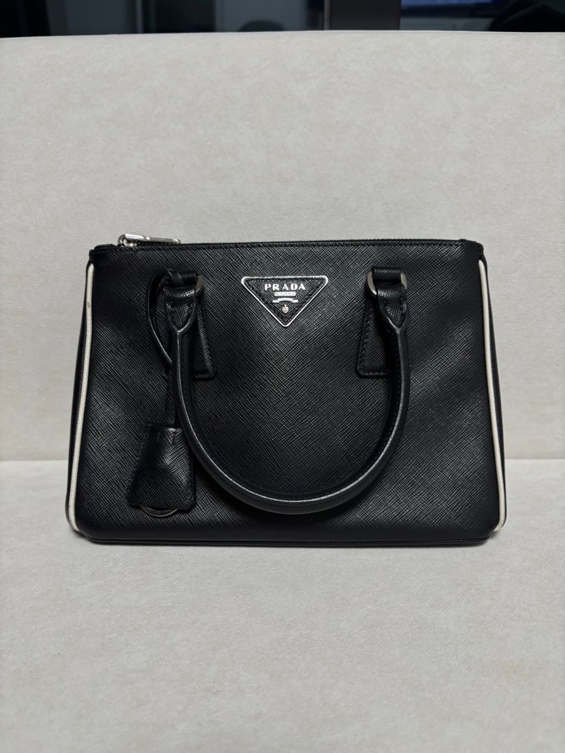프라다 사피아노 블랙 토트백 상품이미지1