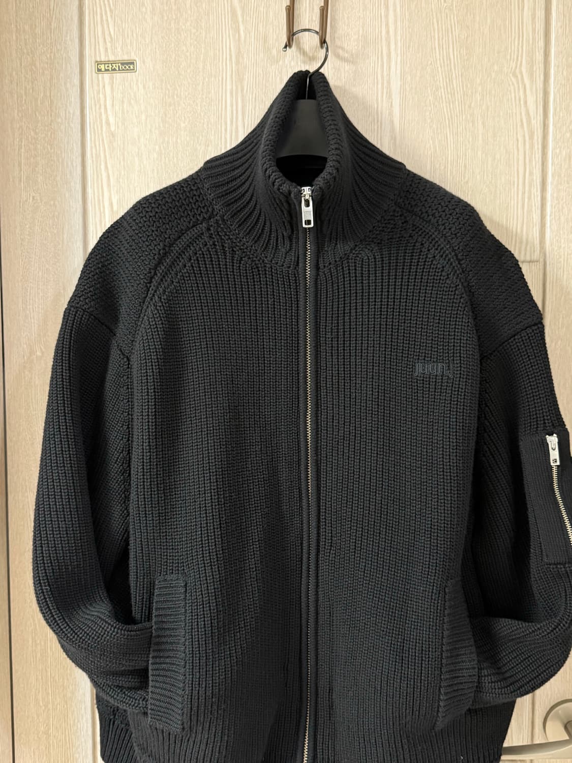 준지 25FW 하이넥 포켓 집업 자켓 48. 상품이미지1