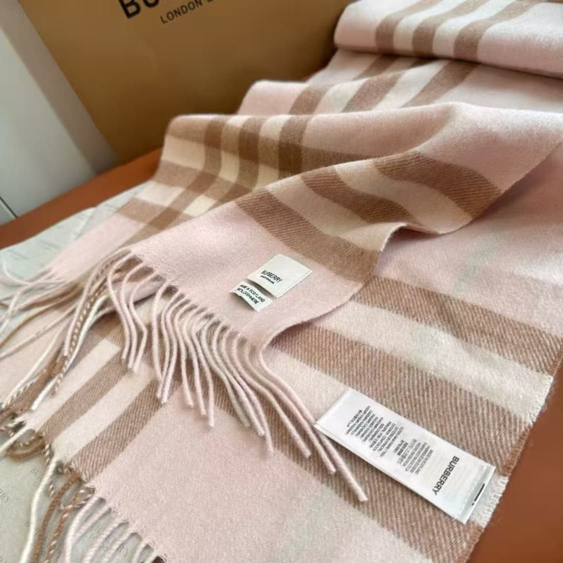 버버리숙녀 리버서블 스카프
 상품이미지3