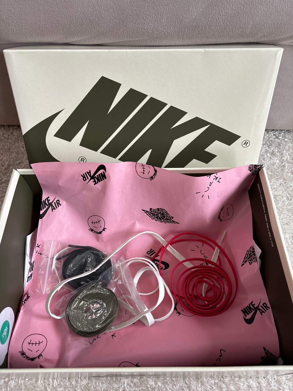 조던1 트래비스 스캇 레트로 로우 미디움 올리브 255 상품이미지5