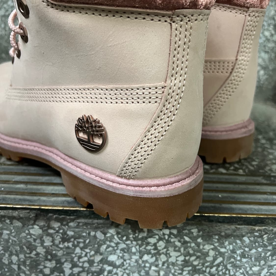 팀버랜드 6인치 프리미엄 핑크 누벅 벨벳 부츠 상품이미지4